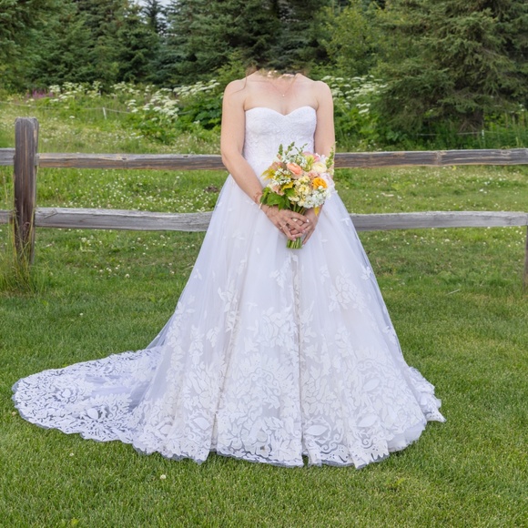 Oscar de la Renta wedding dress - 12E04 - Picture 1 of 11